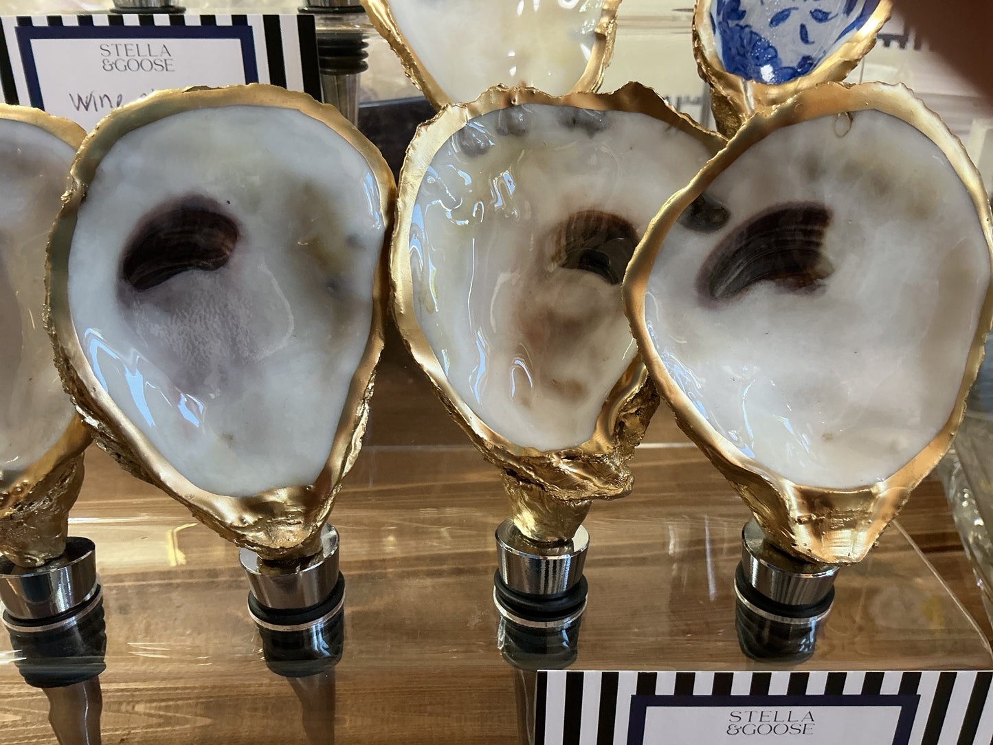Wine stopper oyster