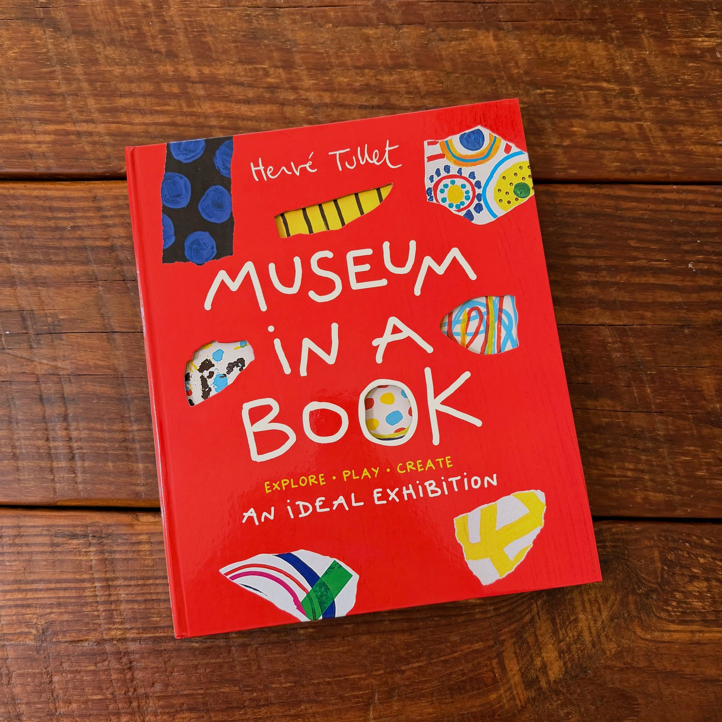 Museum in a Book: An Ideal Exhibition by Hervé Tullet